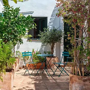  Apartment Lovely House In Peaceful Courtyard